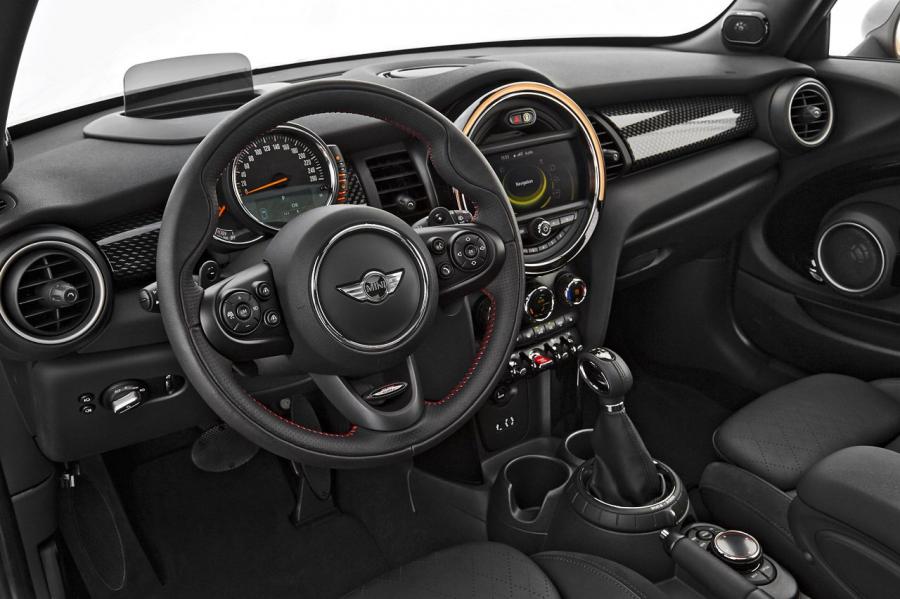  Mini Cooper Hardtop 2015 года  (фото 11 из 26)